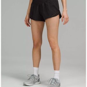 LULULEMON ATHLETICA Hotty Hot Low-Rise Lined Short 2.5" Black size 2